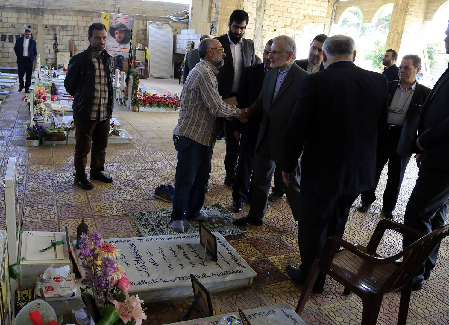 وفد من وزارة الخارجية الايرانية يزور ضريح الشهيد عماد مغنية